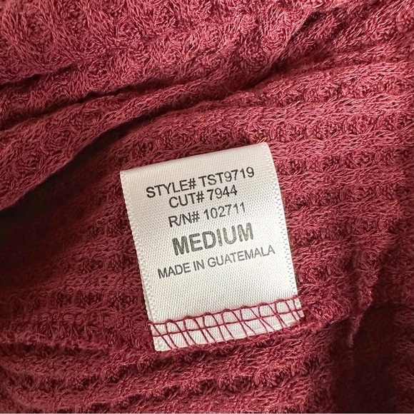 Gibsonlook Mixed Rib Waffle Knit Henley Top In Burgundy Women’s Size M NEW - Picture 11 of 11